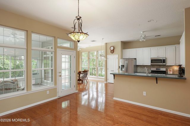 30 Gardenways Court, Lakewood, NJ 08701