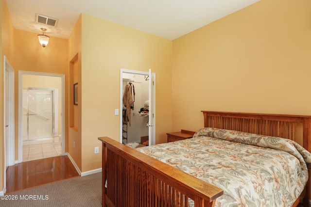 30 Gardenways Court, Lakewood, NJ 08701