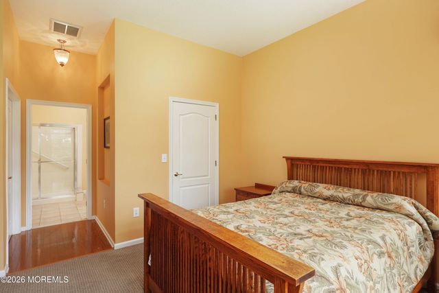 30 Gardenways Court, Lakewood, NJ 08701