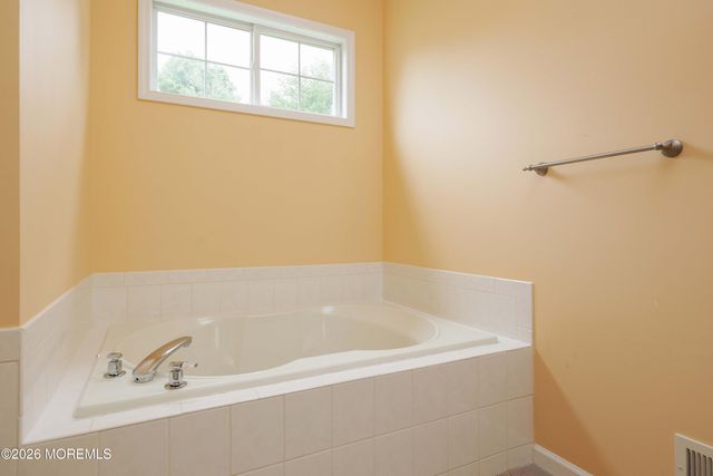 30 Gardenways Court, Lakewood, NJ 08701