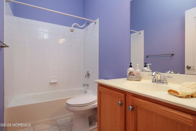 30 Gardenways Court, Lakewood, NJ 08701