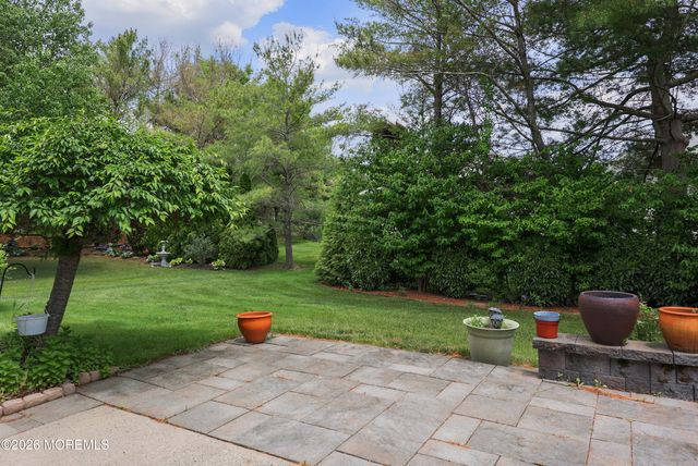 30 Gardenways Court, Lakewood, NJ 08701