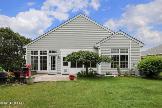 30 Gardenways Court, Lakewood, NJ 08701