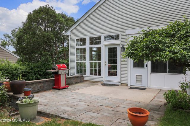 30 Gardenways Court, Lakewood, NJ 08701