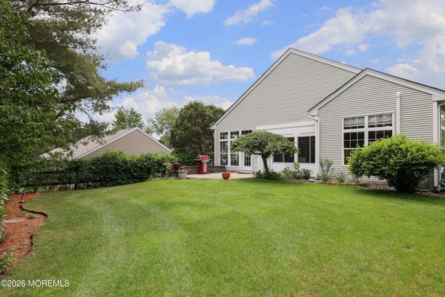 30 Gardenways Court, Lakewood, NJ 08701