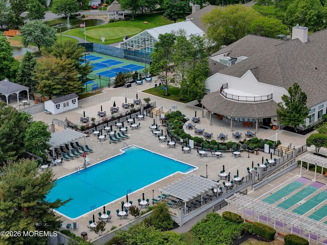 30 Gardenways Court, Lakewood, NJ 08701