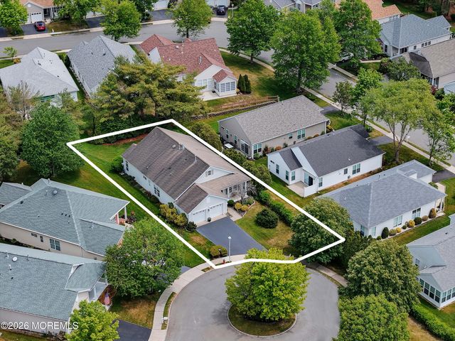30 Gardenways Court, Lakewood, NJ 08701