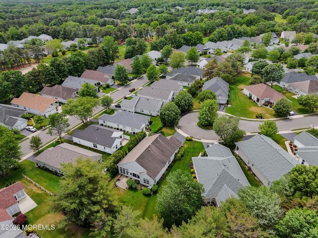 30 Gardenways Court, Lakewood, NJ 08701