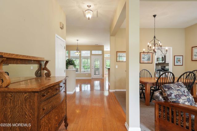 30 Gardenways Court, Lakewood, NJ 08701