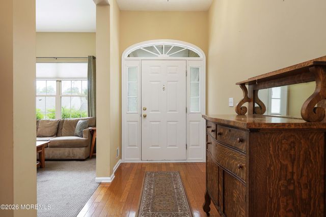 30 Gardenways Court, Lakewood, NJ 08701