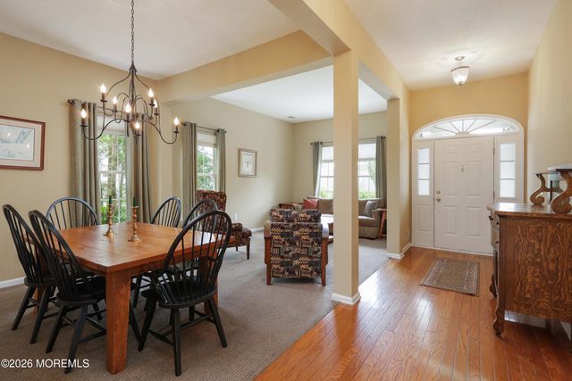 30 Gardenways Court, Lakewood, NJ 08701