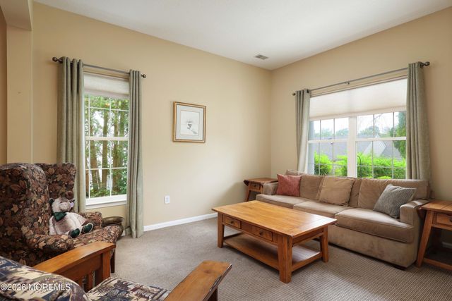 30 Gardenways Court, Lakewood, NJ 08701