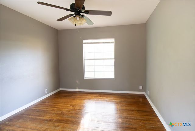 2503 E Mistletoe Avenue, Victoria, TX 77901