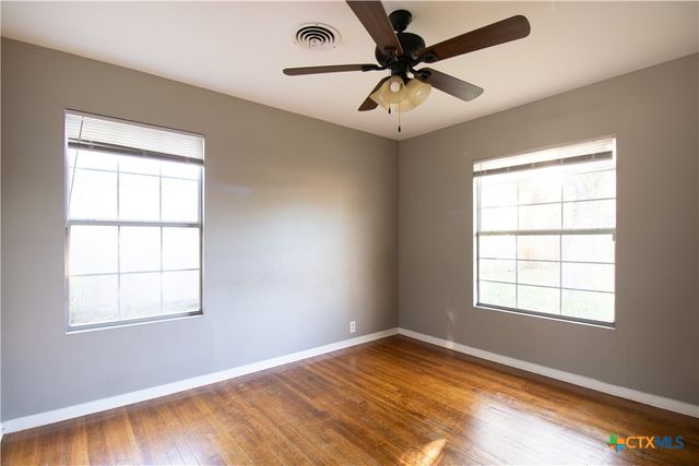 2503 E Mistletoe Avenue, Victoria, TX 77901