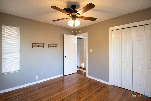 2503 E Mistletoe Avenue, Victoria, TX 77901