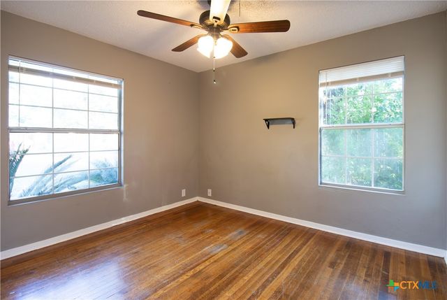 2503 E Mistletoe Avenue, Victoria, TX 77901