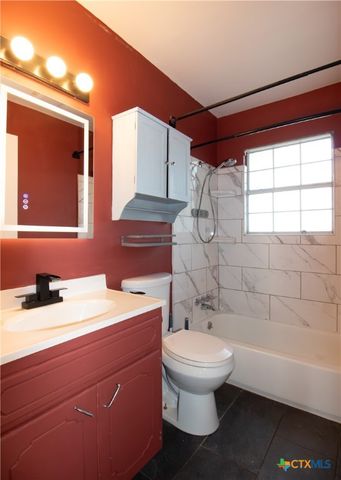 2503 E Mistletoe Avenue, Victoria, TX 77901