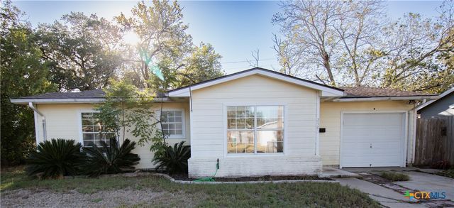 2503 E Mistletoe Avenue, Victoria, TX 77901