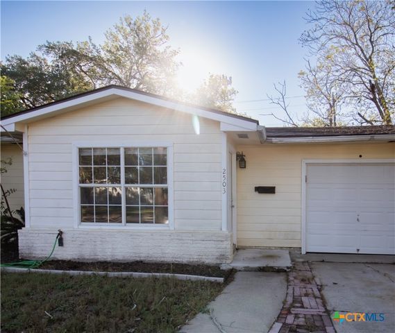 2503 E Mistletoe Avenue, Victoria, TX 77901