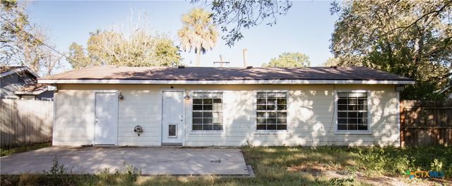 2503 E Mistletoe Avenue, Victoria, TX 77901