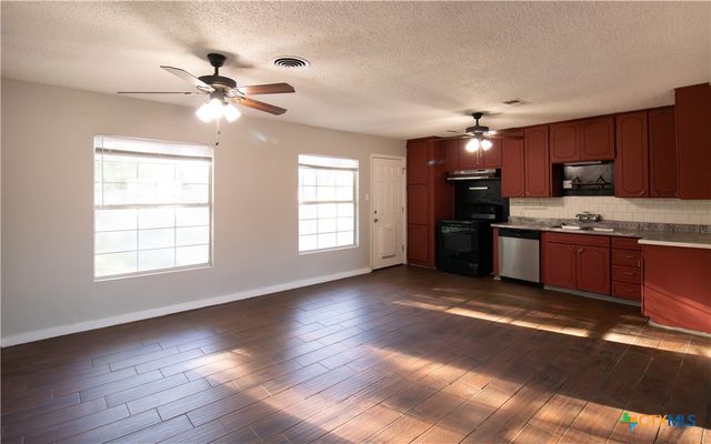 2503 E Mistletoe Avenue, Victoria, TX 77901