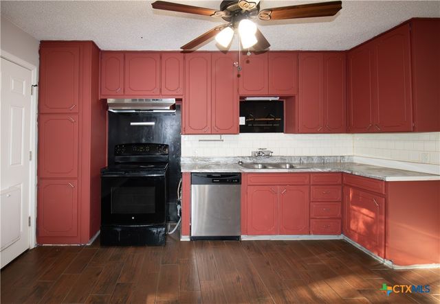 2503 E Mistletoe Avenue, Victoria, TX 77901