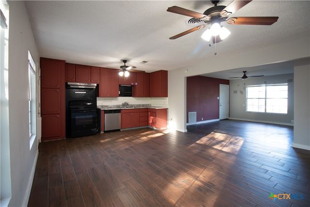 2503 E Mistletoe Avenue, Victoria, TX 77901