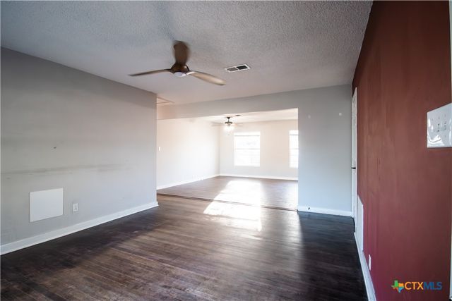 2503 E Mistletoe Avenue, Victoria, TX 77901