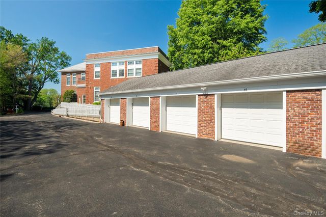 20 Whippoorwill Road E 2J, Armonk, NY 10504