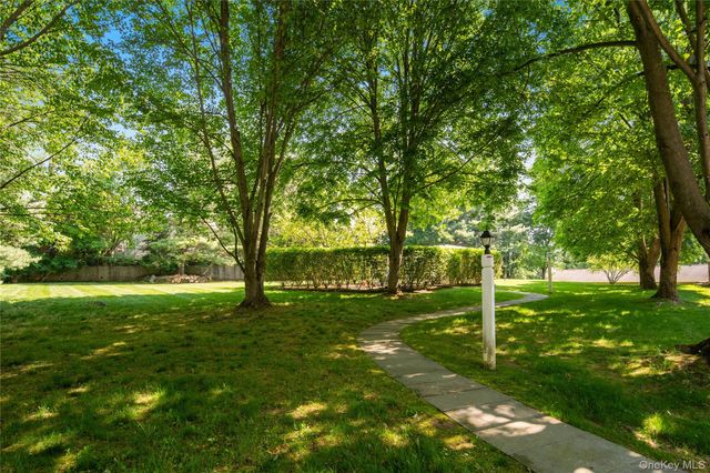 20 Whippoorwill Road E 2J, Armonk, NY 10504