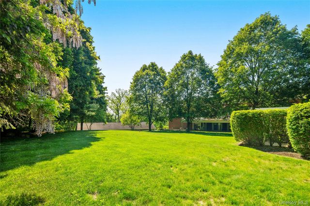 20 Whippoorwill Road E 2J, Armonk, NY 10504