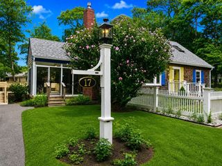 17 Cooper Rd, Falmouth, MA 02536
