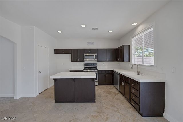 829 Dancing Vines Avenue, Las Vegas, NV 89183