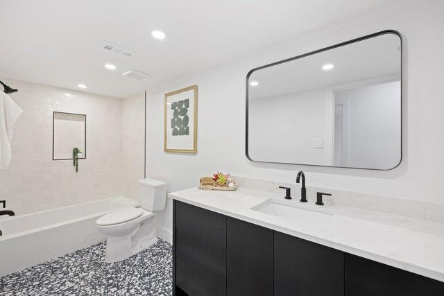 408 Rolling Green DR, Lakeway, TX 78734