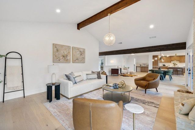 408 Rolling Green DR, Lakeway, TX 78734