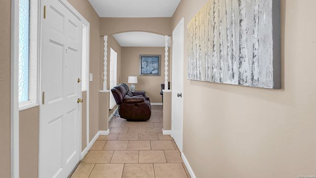 6042 FOREST SHADOW ST, San Antonio, TX 78240