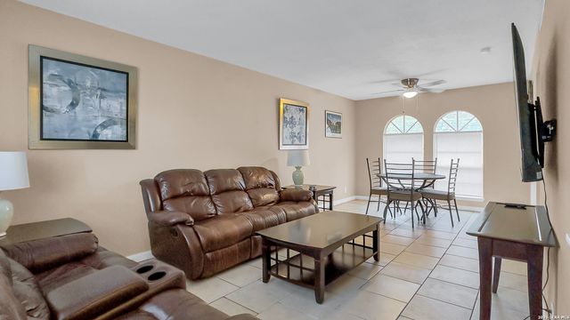 6042 FOREST SHADOW ST, San Antonio, TX 78240