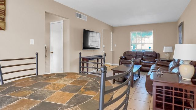 6042 FOREST SHADOW ST, San Antonio, TX 78240