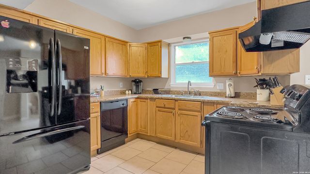6042 FOREST SHADOW ST, San Antonio, TX 78240