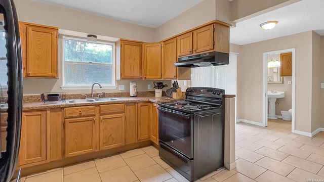 6042 FOREST SHADOW ST, San Antonio, TX 78240