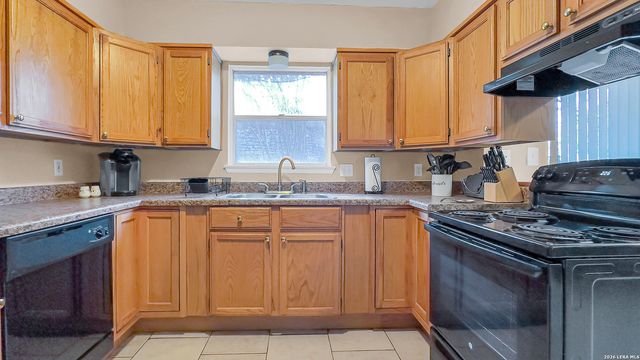 6042 FOREST SHADOW ST, San Antonio, TX 78240