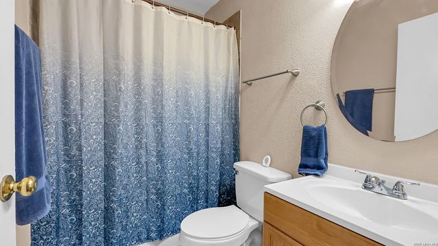 6042 FOREST SHADOW ST, San Antonio, TX 78240