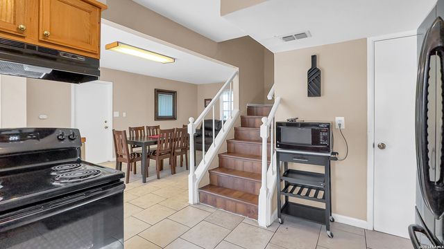 6042 FOREST SHADOW ST, San Antonio, TX 78240