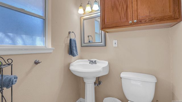 6042 FOREST SHADOW ST, San Antonio, TX 78240