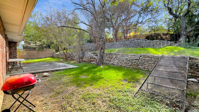6042 FOREST SHADOW ST, San Antonio, TX 78240