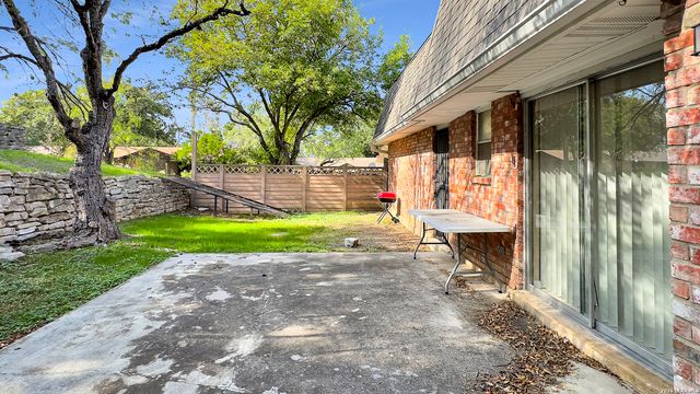 6042 FOREST SHADOW ST, San Antonio, TX 78240