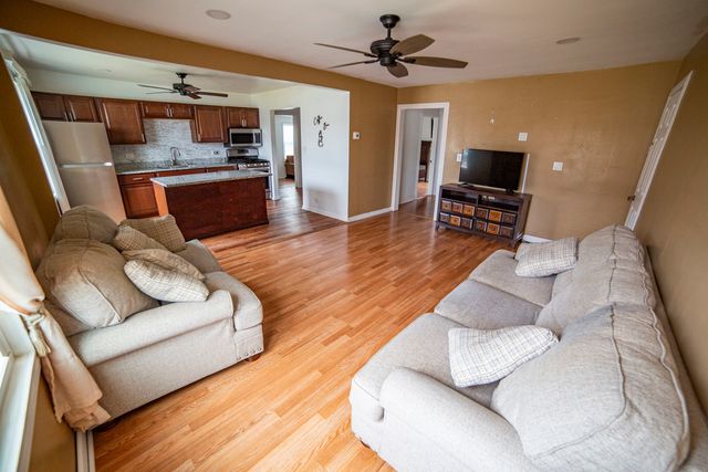 4572 Rumsey Avenue, Oak Lawn, IL 60453