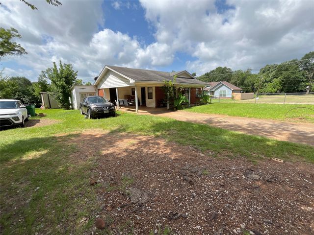 908 Birch Street, Palestine, TX 75801
