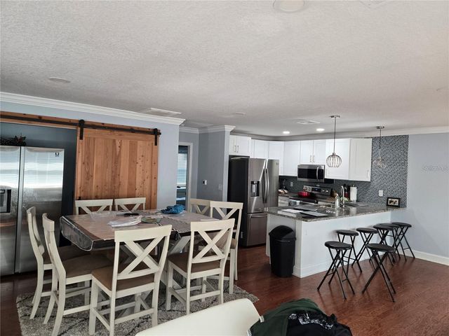 8725 TWIN LAKES BOULEVARD, Tampa, FL 33614