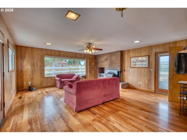 35177 PITTSBURG Rd, St Helens, OR 97051